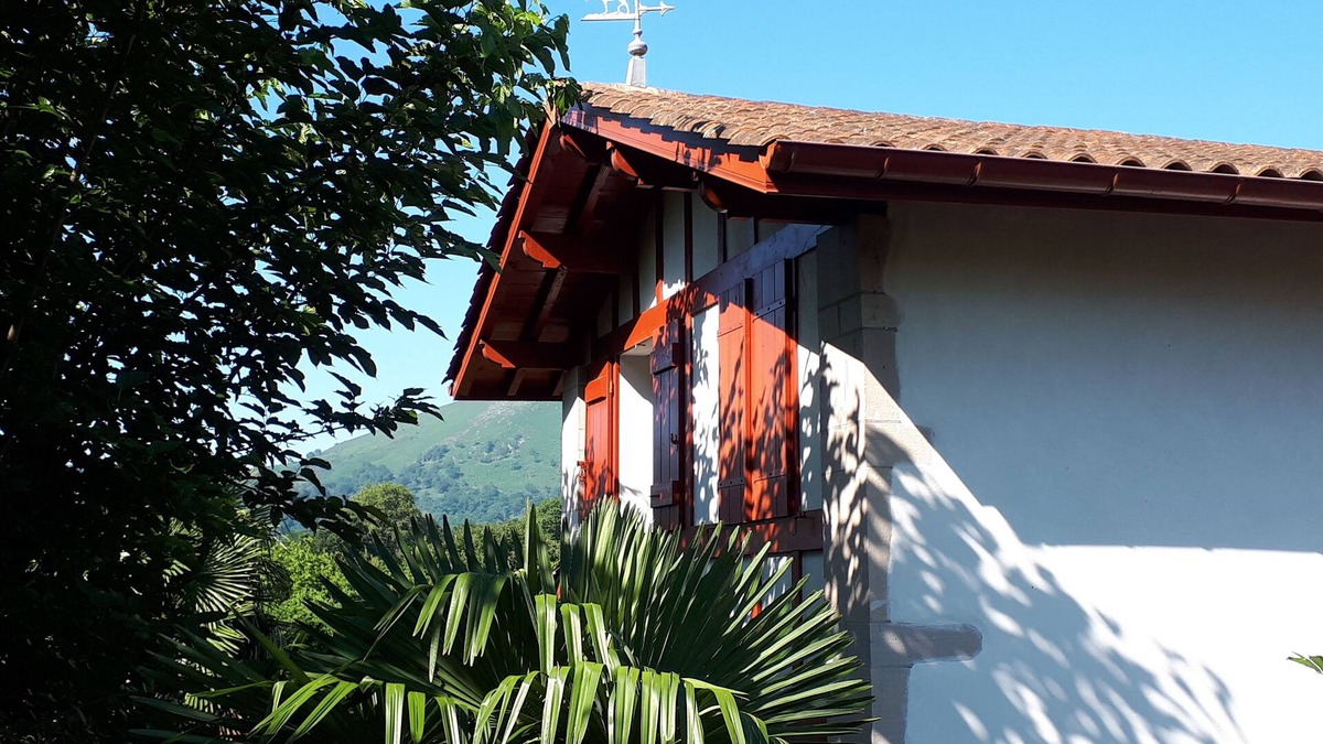 Sare House | Sare, between ocean and mountains
