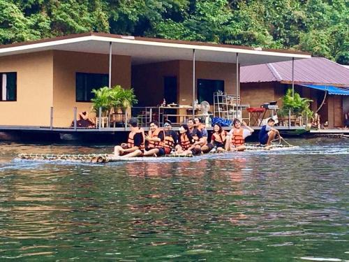 Sai Yok Boat Rental | sareerat raft