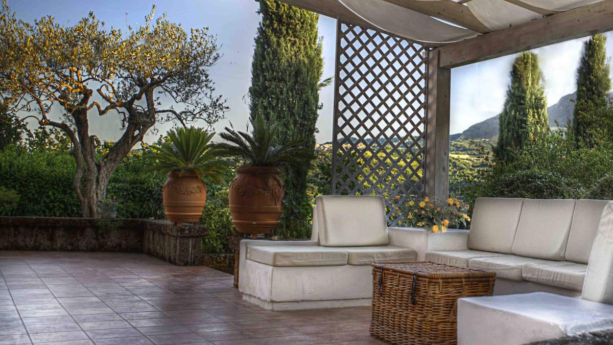 Luogosano Villa | SARKEEP - Villa immersed in the Taurasi vineyards