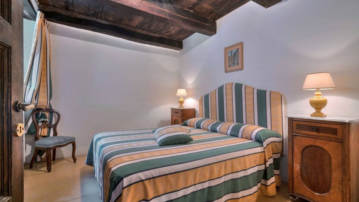 Sarna Apartment | Sarna Castle, Portico