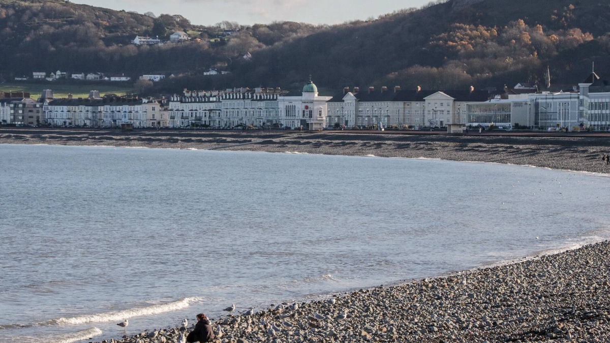 Penrhyn Bay Cottage | Saron Chapel
