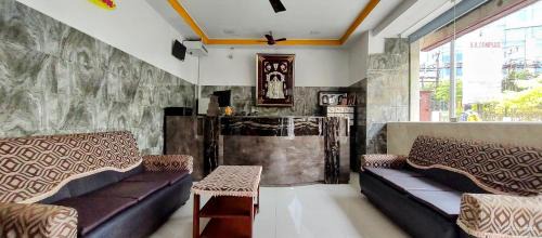 Royapettah Hotel | Sarovara Deluxe Rooms
