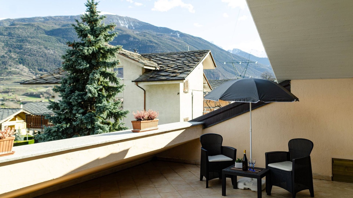 Montan-Angelin-Arensod House | Sarre Skyline Apartment - Relaxation in Aosta Valley