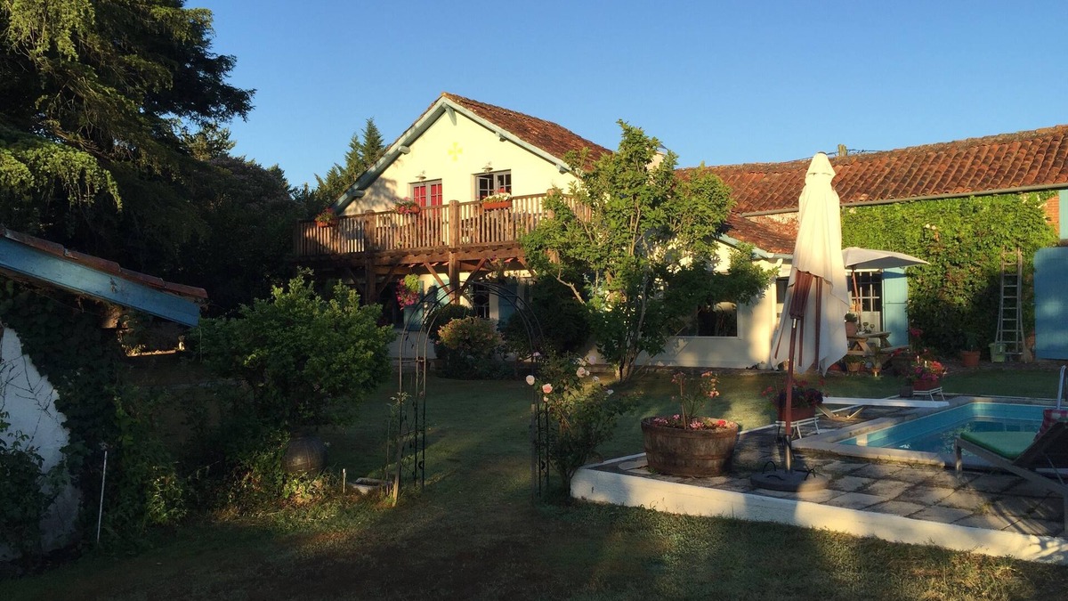 Sarron Villa | Sarron 6-Bed Villa, Sleeps 14, Pool & Parking