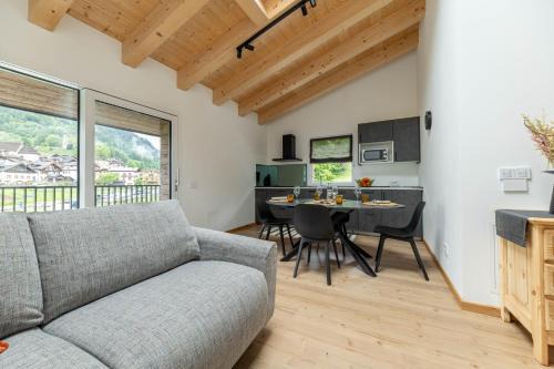 Transacqua Apartment | Sass Maor - Caminetto