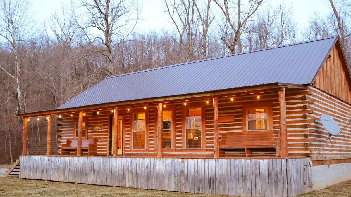Combs Cabin | Sassafrass lodge on the ozarks Pig trail scenic highway