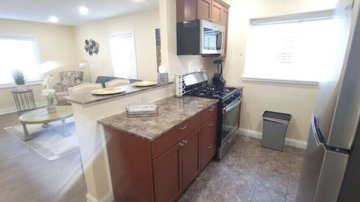 Mount Auburn Apartment | Sassy Cincy #1