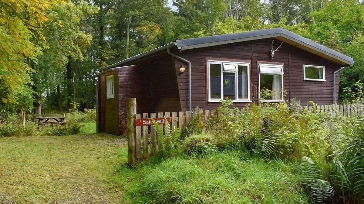 Scaniport Ski Chalet | Satchwell Chalet on Reelig Estate - Dog Friendly