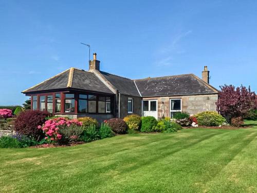 Stonehaven House | Sauchenshaw Cottage