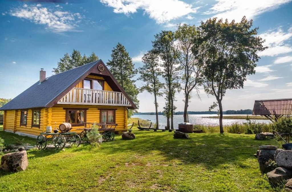 Latgale House | Saullēkti ozolos pie Ežezera