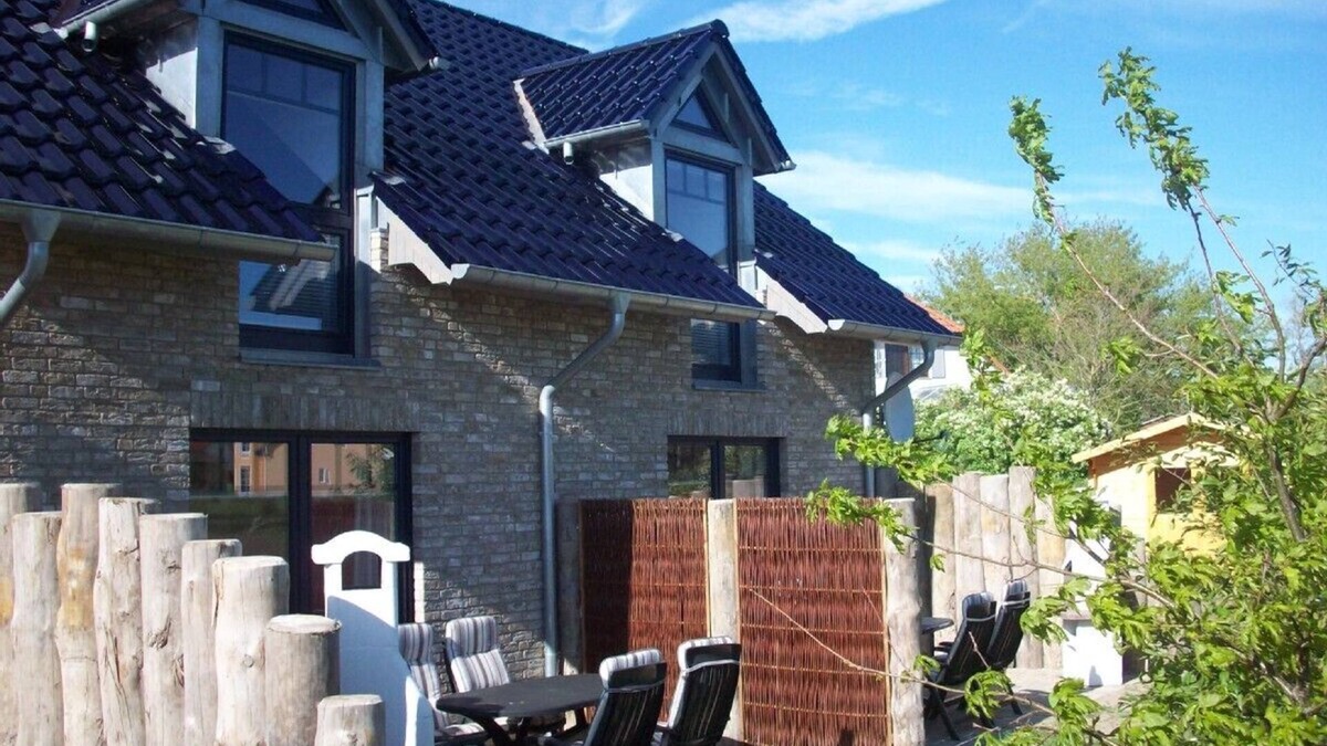 Fuhlendorf House | Sauna, fireplace, SKY TV, whirlpool, WLAN, lake view, close to the Baltic Sea, LAST MINUTE