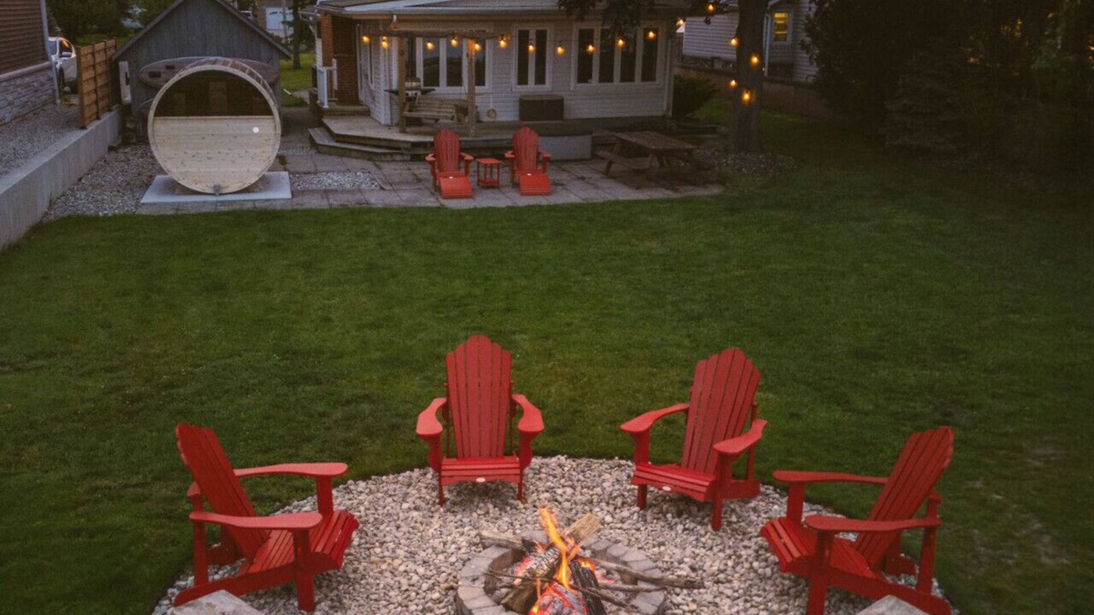 Kingsville Cottage | Sauna, stunning views of Lake Erie, lakefront retreat