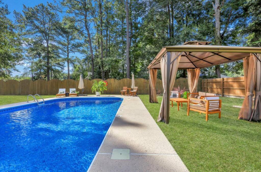 Savannah House | Savannah 5BR Pool, Jacuzzi, Firepit, Sports, Games