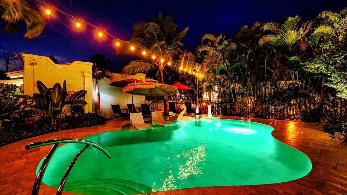 Flamingo Parks Condo | Savannah Apartment: a Cozy Retreat w/Heated Pool