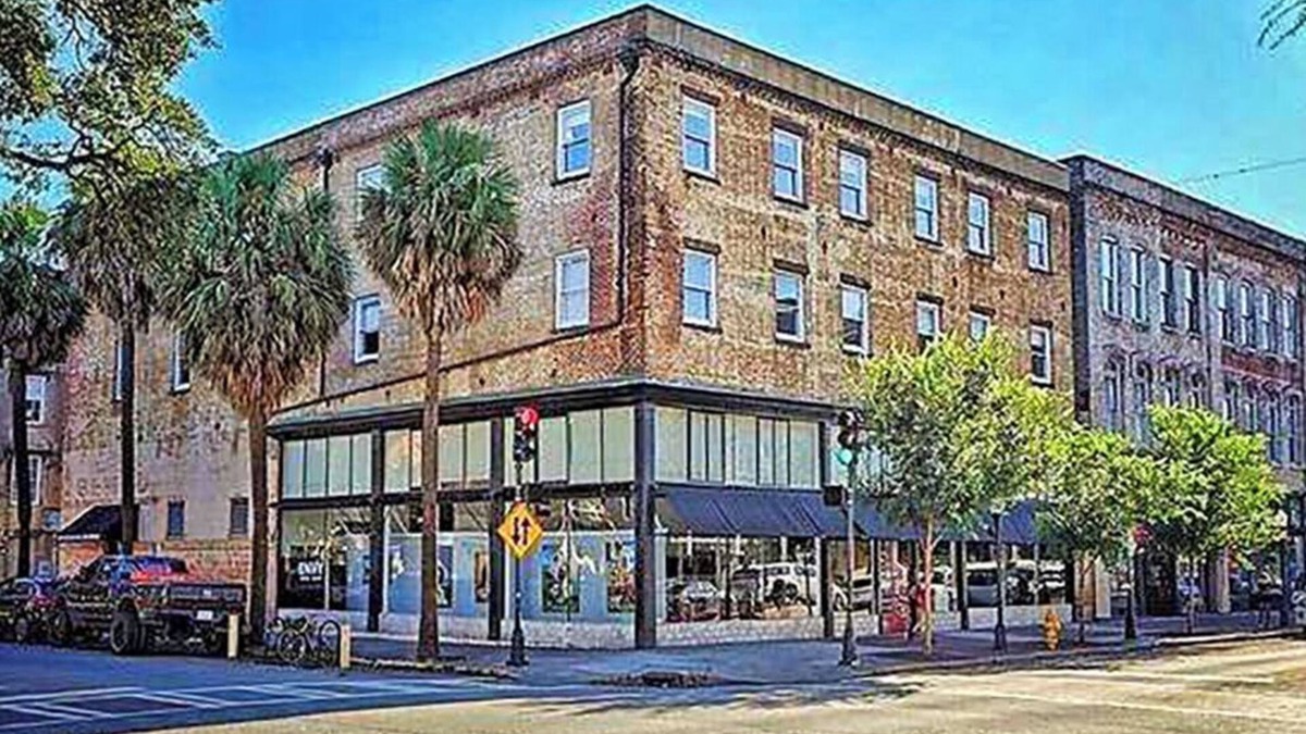 Historic District - North Condo | SAVANNAH CHIC! Prime 2BR Loft Broughton Street, City Market & Plant Riverside