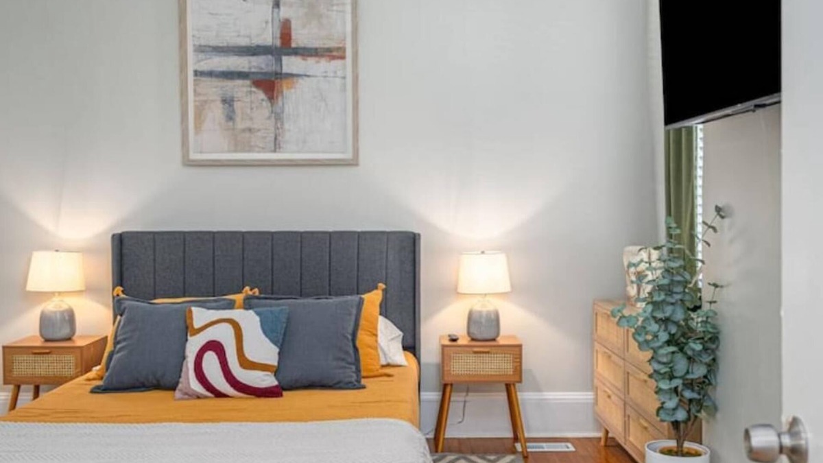 Midtown Apartment | Savannah Midcentury Modern Haven - Thomas Square