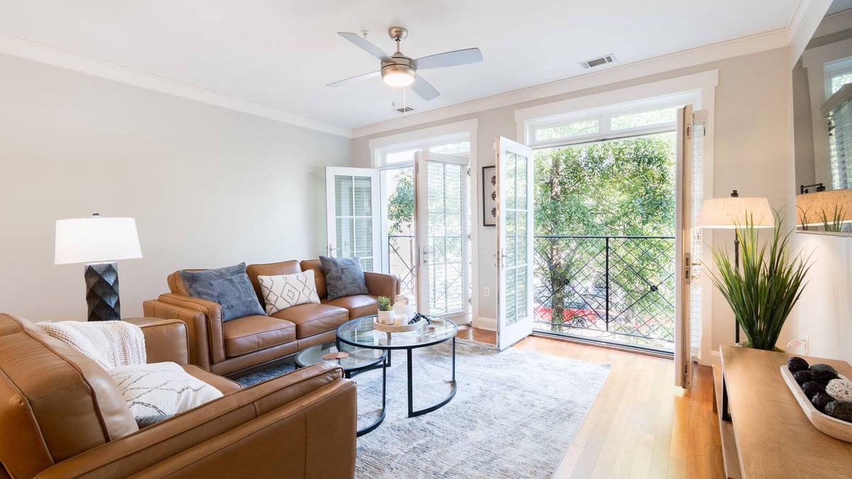 Old West Broad Neighborhood Condo | Savannah Residences|Private Parking|2BR/2BA
