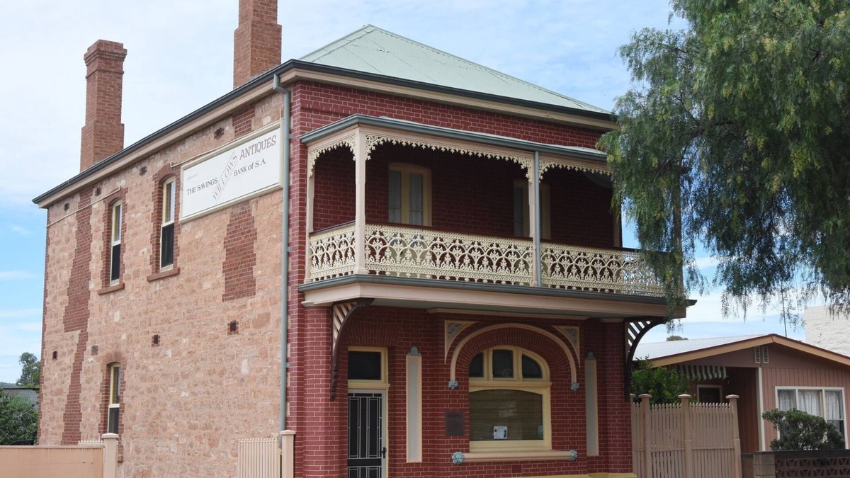 Quorn House | Savings Bank of South Australia - Old Quorn Branch - stay in an old bank