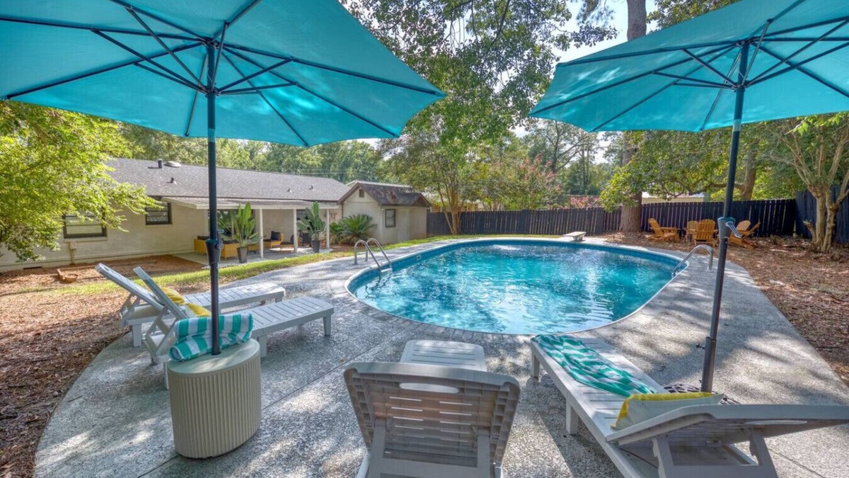 Columbus House | Savvy Oasis w/Pool, Sleeps 14