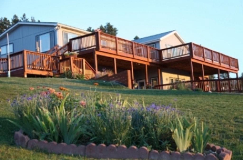 Devils Tower Hotel | Sawin' Logs Inn