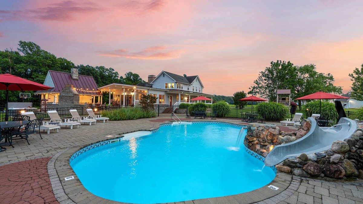 Warwick House | Saybrook Hall | Pickleball + Pool + Hot Tub