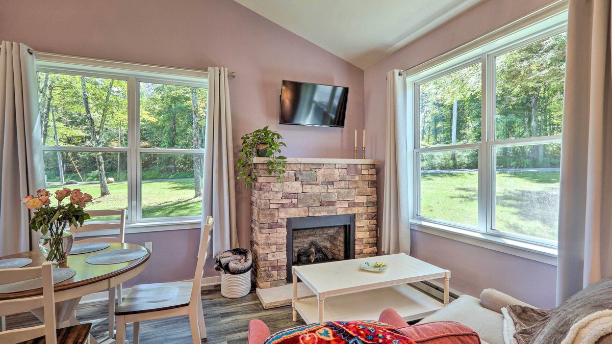 Saylorsburg Cottage | Saylorsburg Retreat: 16 Mi to Ski Resort
