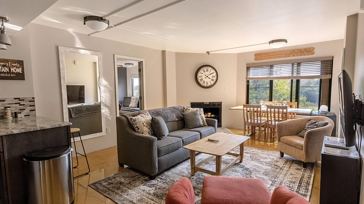 Snowshoe Condo | SC 5406: Elegant 2BR w/King bed! Modern kitchen, perfect for summer with pool!