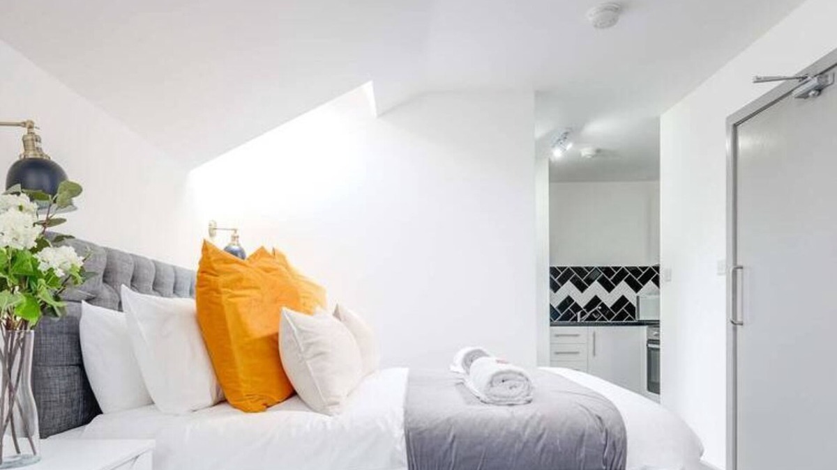 Wolverhampton Apartment | SCA - Peaceful City Studio - VS6