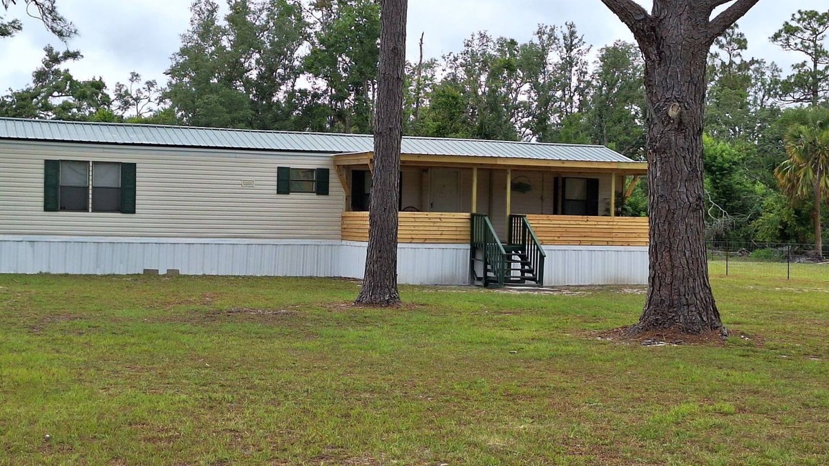 Perry House | Scallop and fish haven! Spring Warrior, Fla. 2bed/2bath mobile home. Much more.
