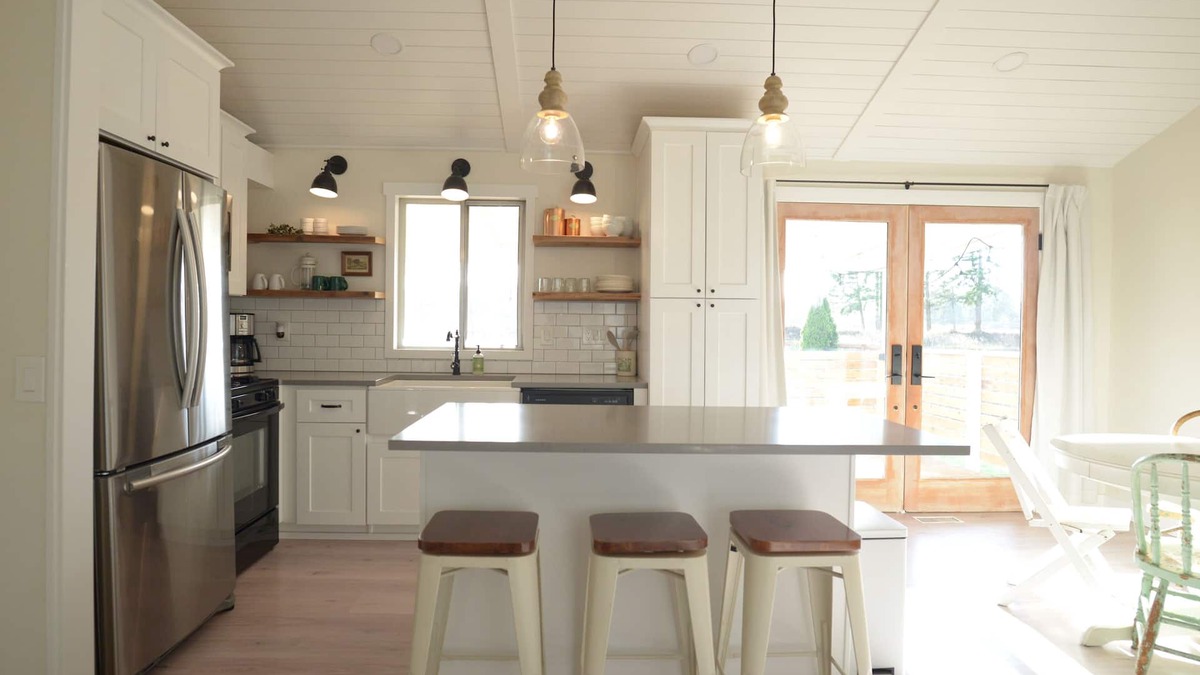 Covington House | Scandi Inspired House, great walkability, homebase to city and mountains