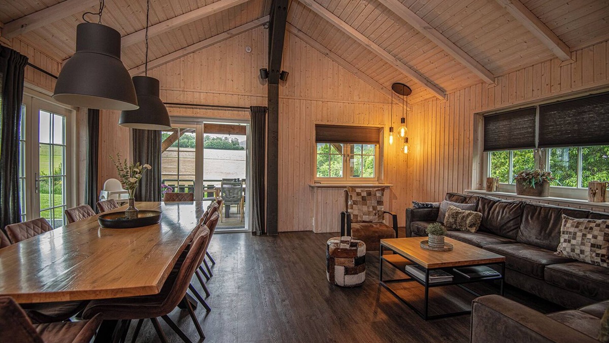 Kuestelberg House | Scandinavian Lodge with hot tub near Winterberg