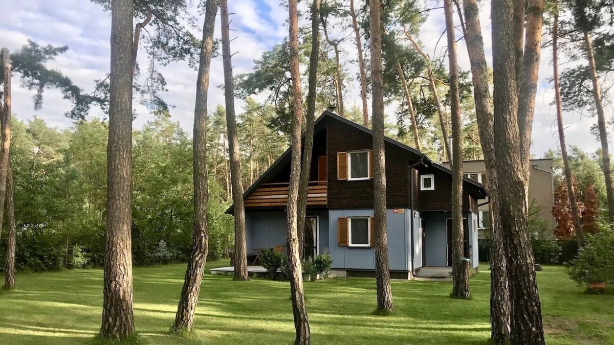 Lhota House | Scandinavian cottage by lake 20 min from Prague (pets welcome)