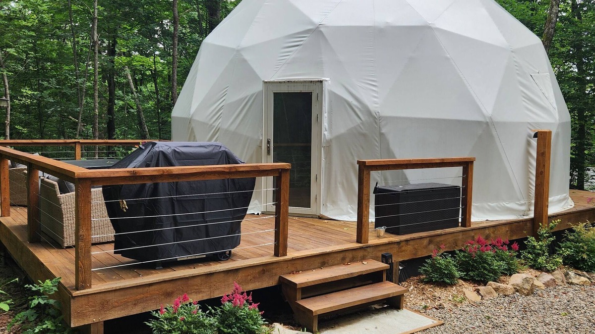 Brownsburg-Chatham Ski Chalet | Scandinavian dome with large arcade-private spa-sauna