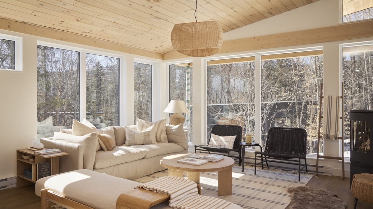 La Conception Cabin | Scandinavian inspired 2 bedroom cabin near Mont Tremblant | Hot tub | Fireplace