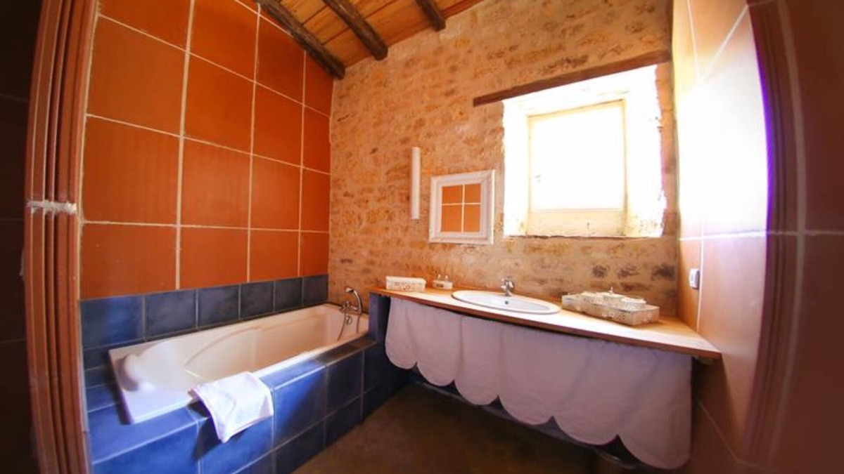 Donnazac House | SCARABEE-Triple-Private Bathroom