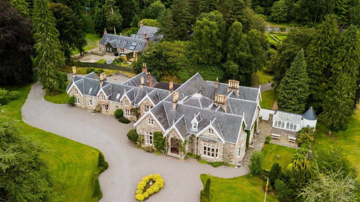 Muir of Ord House | Scatwell House; Naturaleza, Belleza y Relax en las Espectaculares Tierras Altas