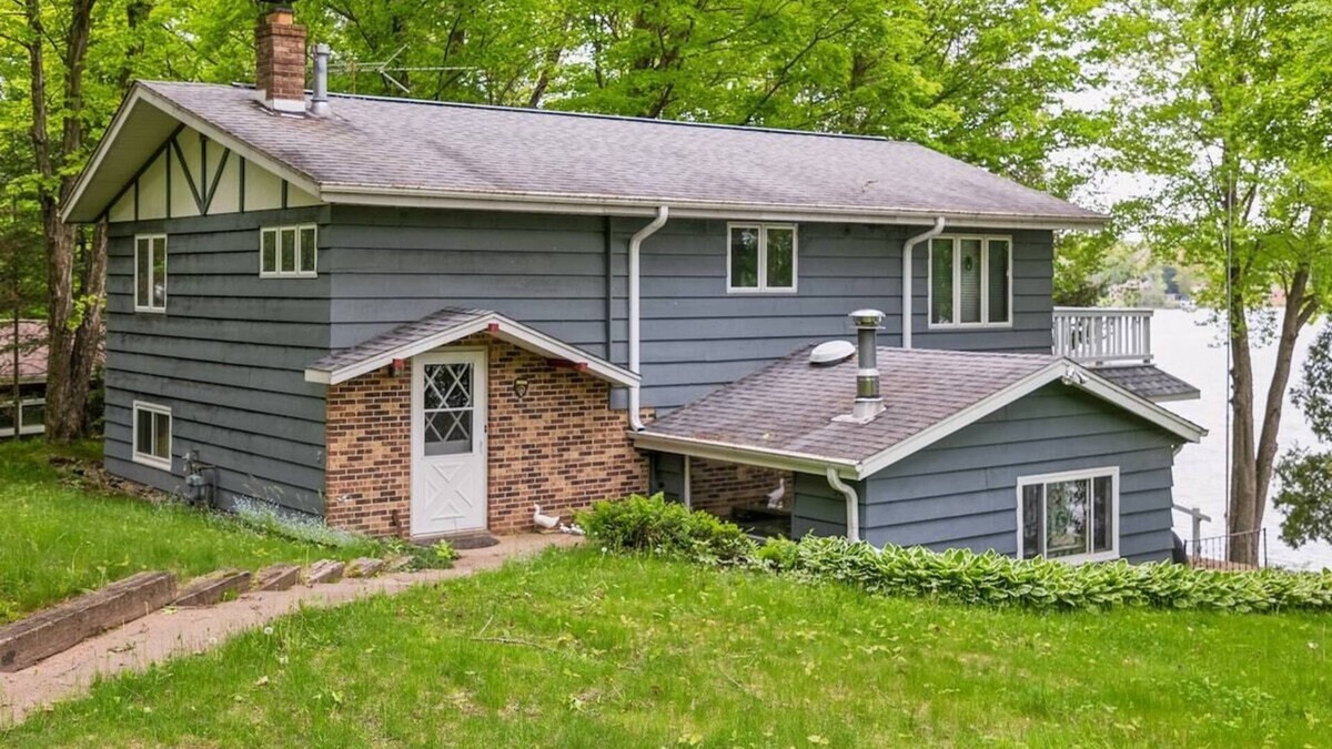 White Lake Cottage | Scenic 4BR Lake View Cottage