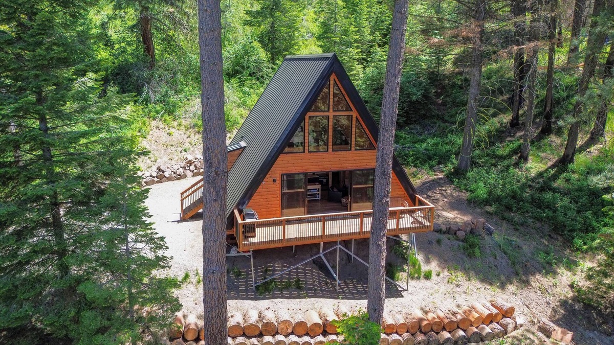 Cascade Cabin | Scenic A-Frame Retreat – Main A-Frame & Cozy Little A-Frame, Borders Public Land