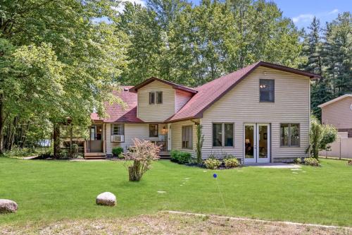 Kendall House | Scenic and Stunning Lakefront Home with Large Yard