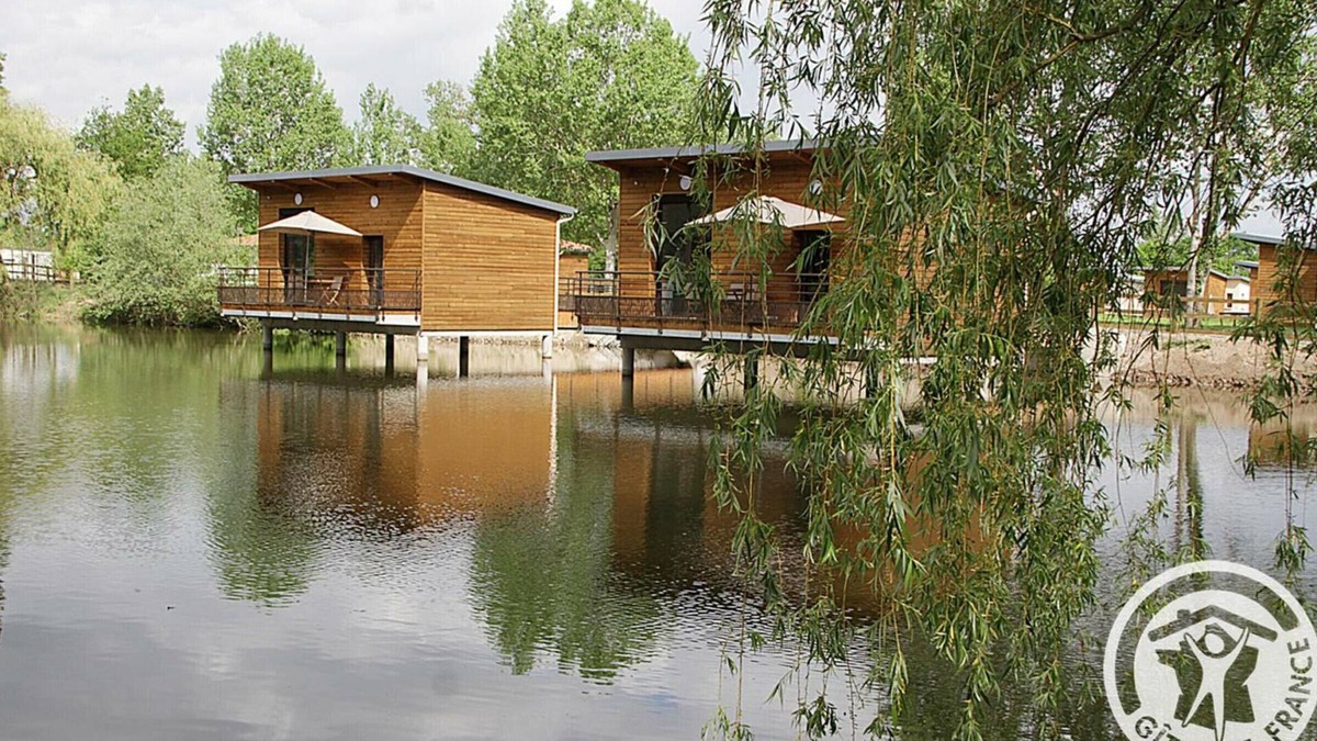 Veauchette Cottage | Scenic Chalets with Private Terrace, Lakeside Views, and Pet-Friendly Amenities