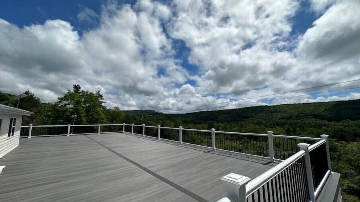 South New Berlin House | Scenic CountryHouse on 122 acresn
