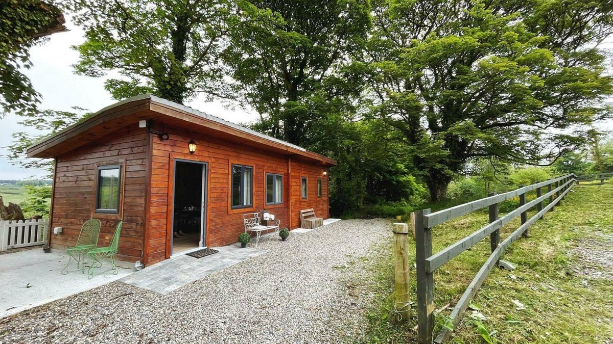Newcastle West Apartment | Scenic Countryside Cabin: Romantic & Pet-Friendly