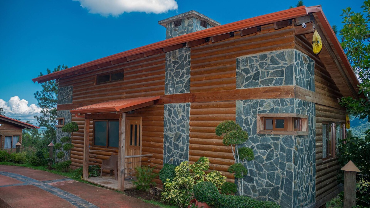 Jarabacoa Ski Chalet | Scenic Cozy and Romantic 2 Bedroom with Jacuzzi on the Balcony