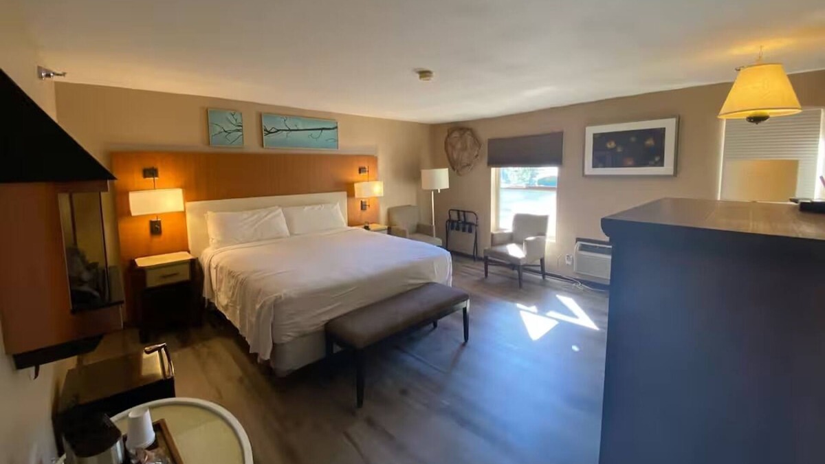 Mount Charleston Hotel | Scenic Escape w/Entertainment, Pet Access, Free Parking & Seasonal Fun