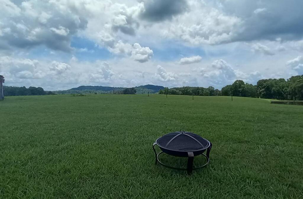 Rockholds House | Scenic Farm with lots to do and lots of room