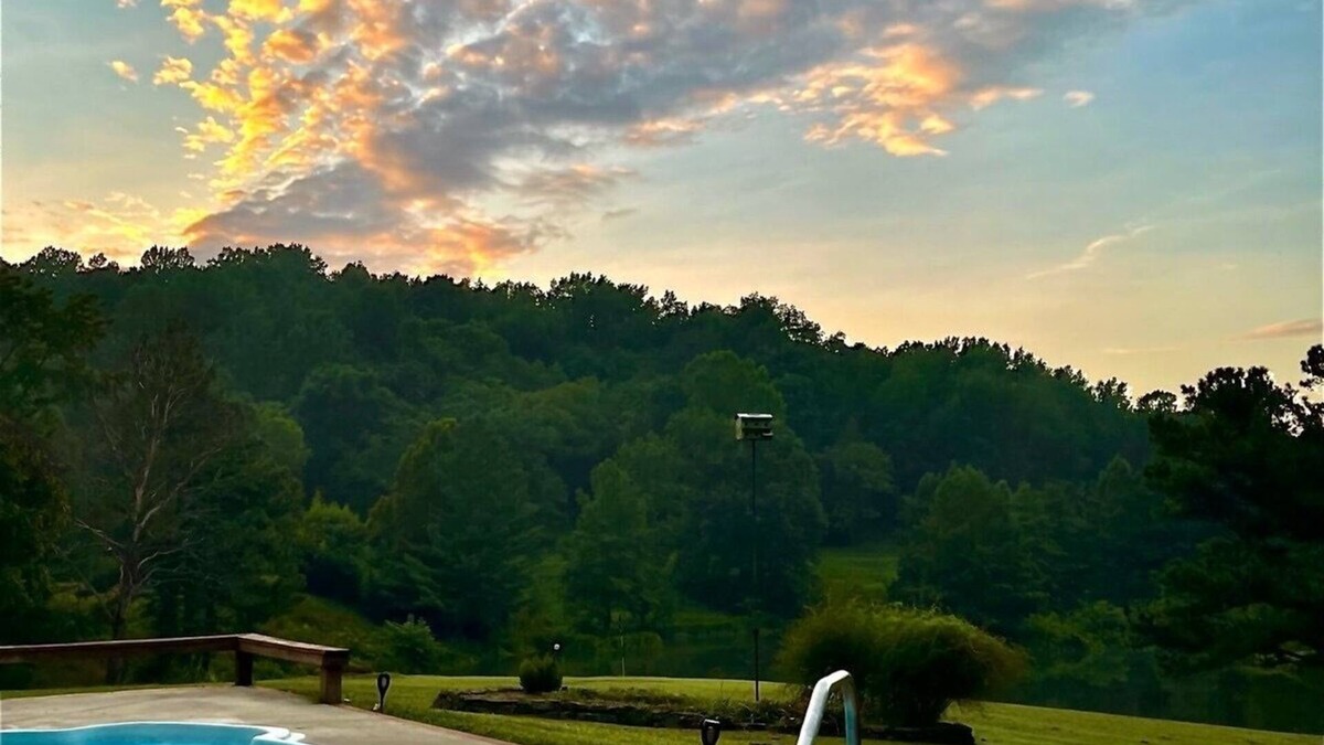Giles County Cabin | Scenic Hidden Gem: Private Pool, Golf & Fishing on Peaceful 42 Acres