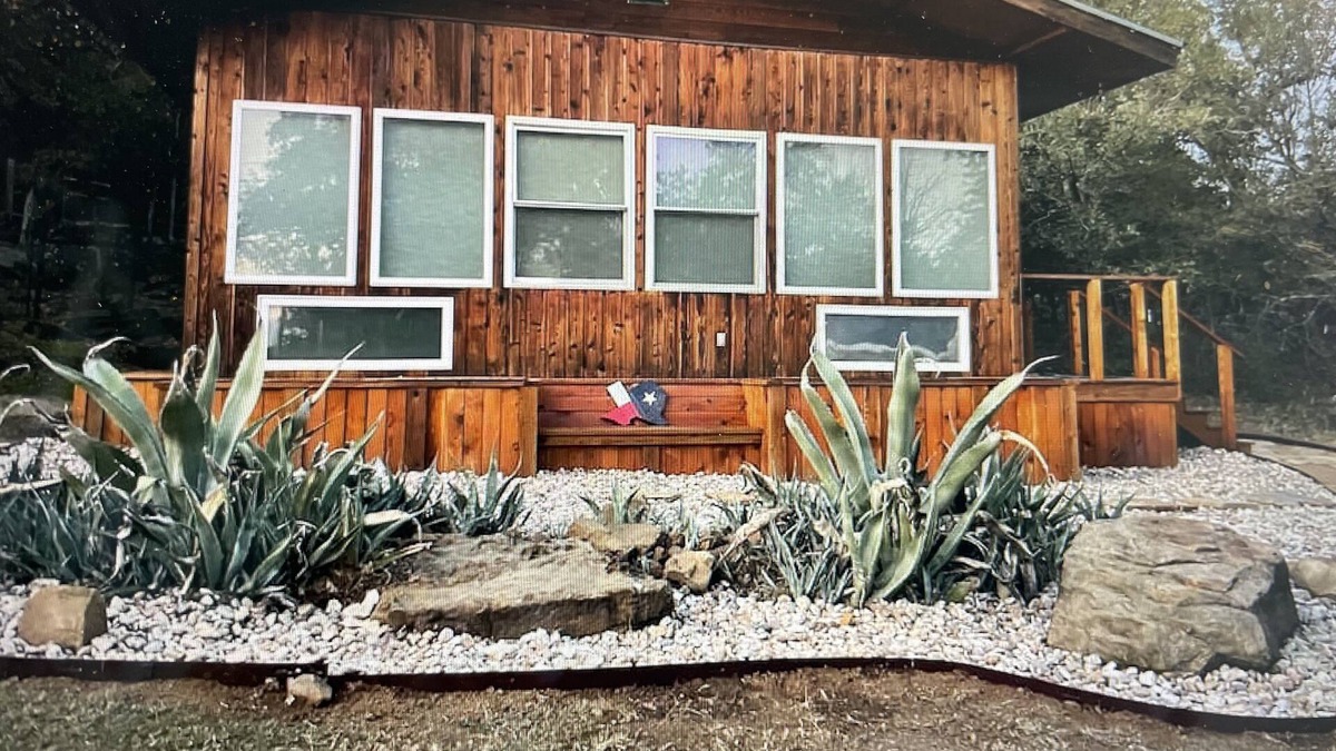 Mineral Wells Cabin | Scenic Hillside Cabin: The Hideout at Rocky Ridge