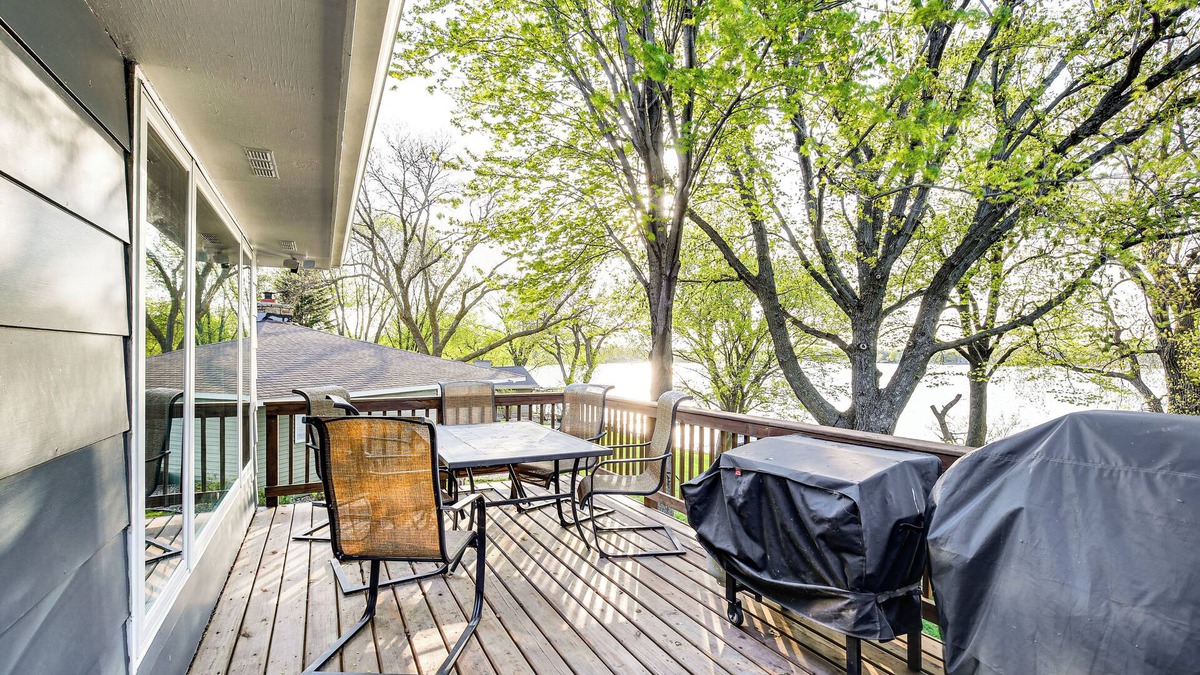 Kasota House | Scenic Home w/Lake Washington Access & Fire Pit