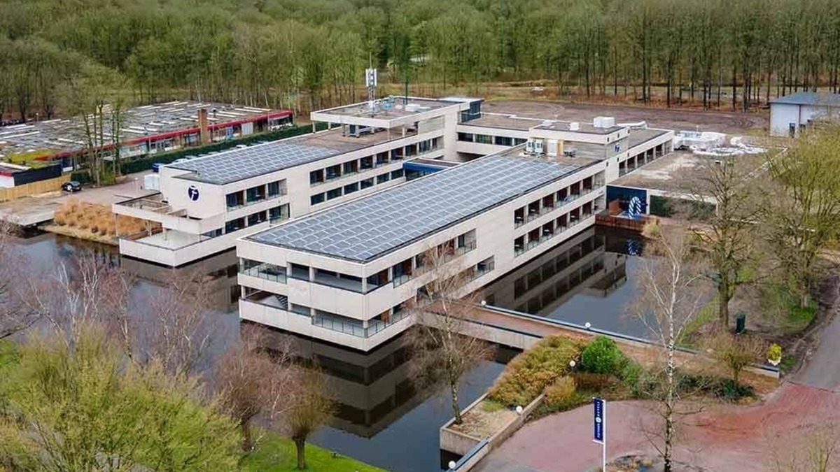 Marknesse Hotel | Scenic Hotel Stay in Marknesse – Great for Hiking, Biking, and Boating Nearby