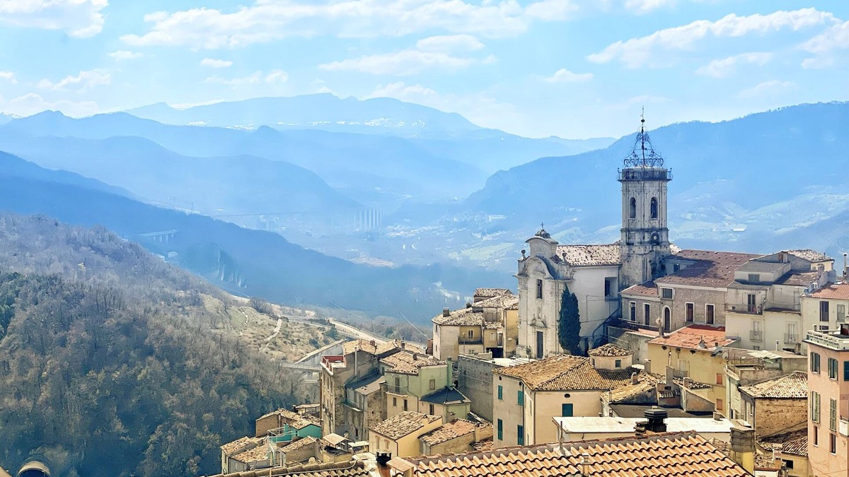 Colledimezzo House | Scenic Italian Escape: Cozy & Modern Vacation Home
